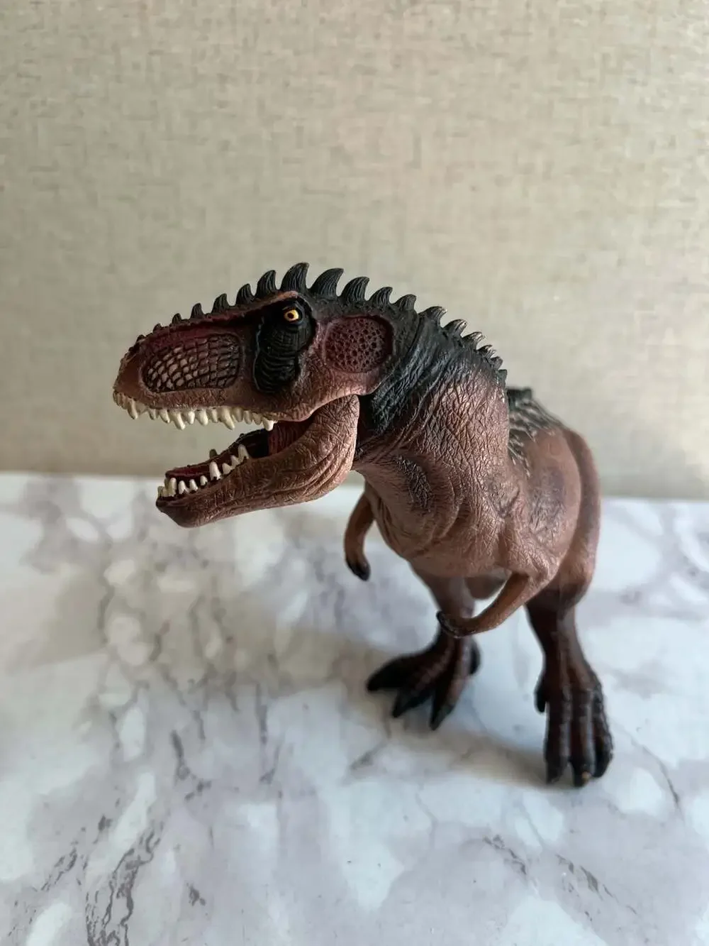 Schleich Giganotosaurus Adult Dinosaur Figure Brown with Hinged Jaw